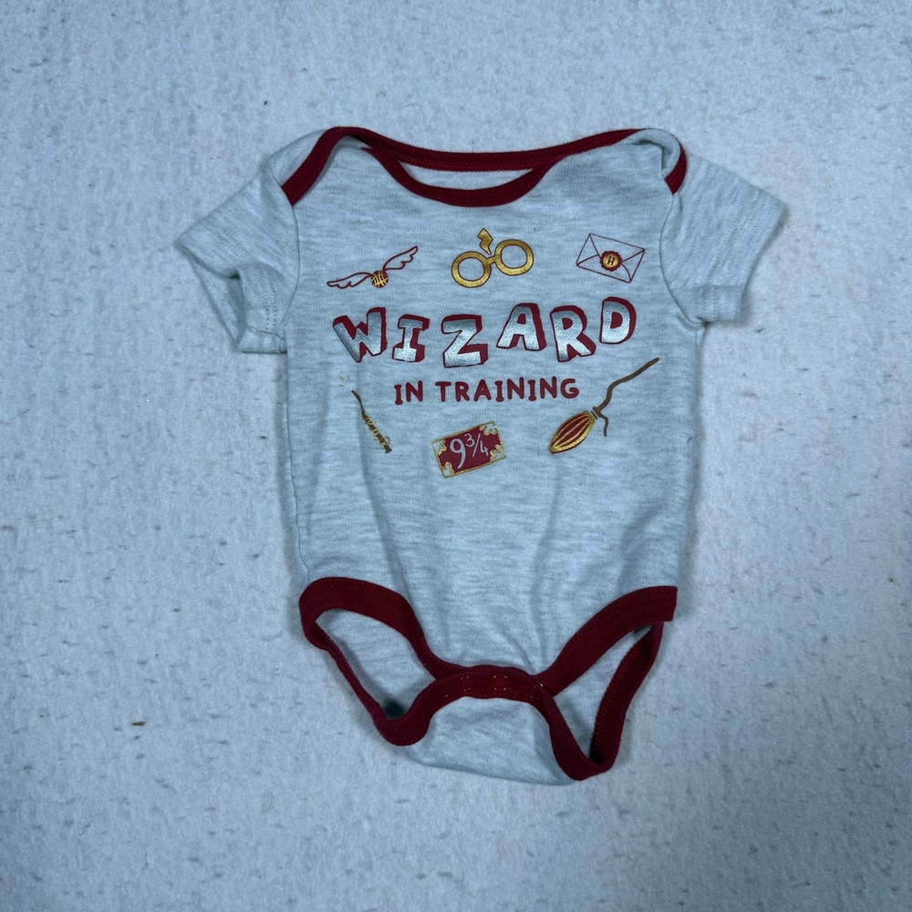 Harry Potter Wizard In Training Baby Bodysuit Gray Red 0-3M Snitch Glasses Wand